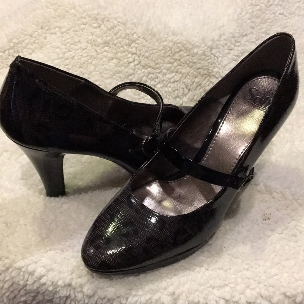 Like New Black and Grey leopard Mary Jane heel